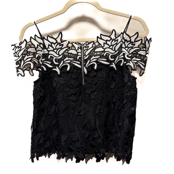 TOPSHOP Monochrome Black & White Guipure Lace Off-The-Shoulder Top - Size 4 - Picture 3 of 6